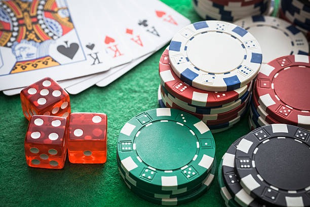 zk8 Diamond Empire payout table showing symbol values and bonus details